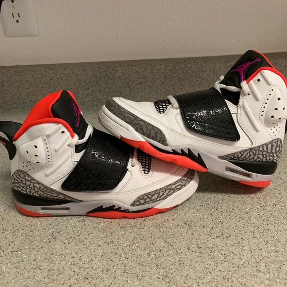 Jordan’s - Picture 3 of 6